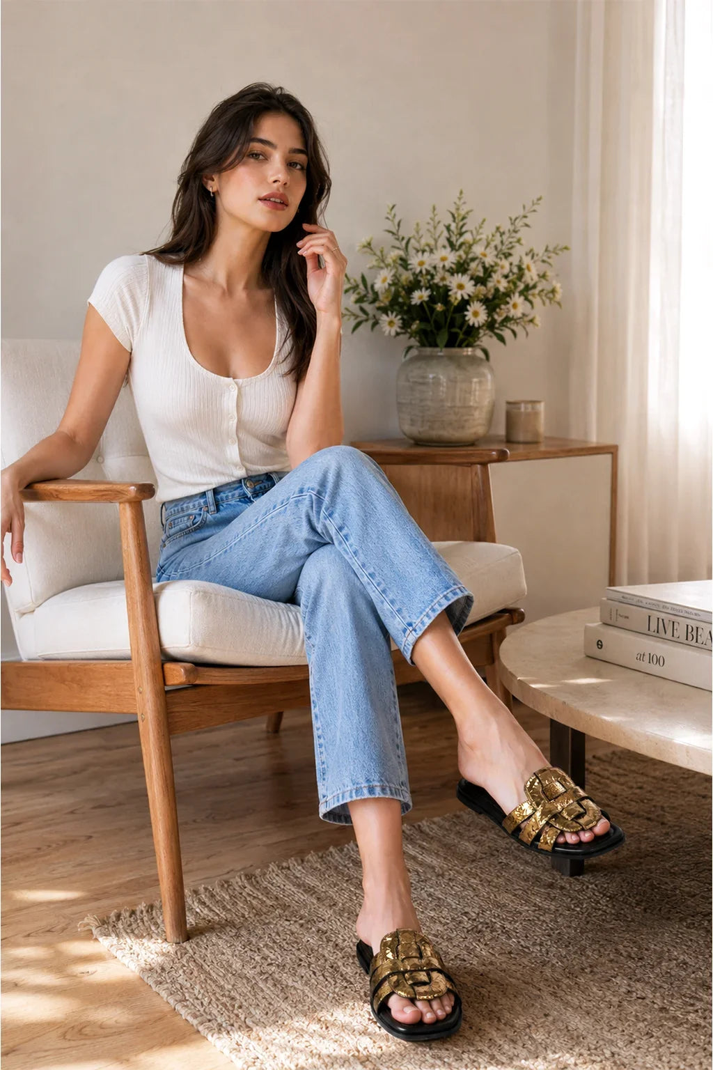 Sandalia Brisa Gold, Platinum Gold — 07 on model