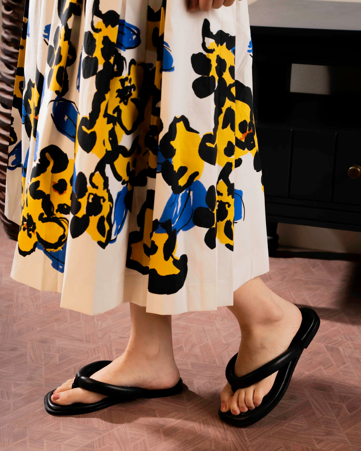Flux Sandal, Black — 03 on the foot