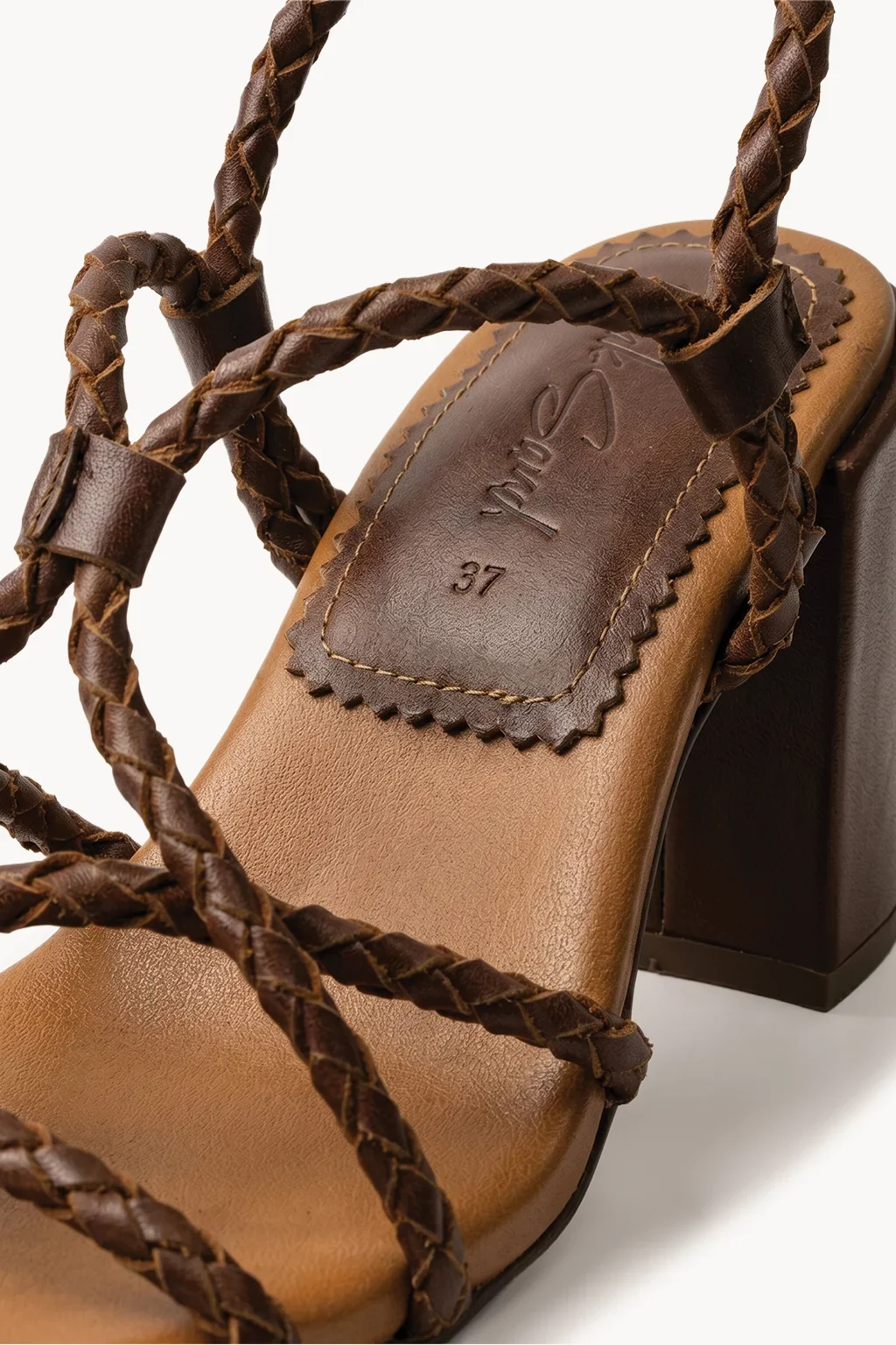 Luna Venezia Block Heel, Tan — 02 close-up