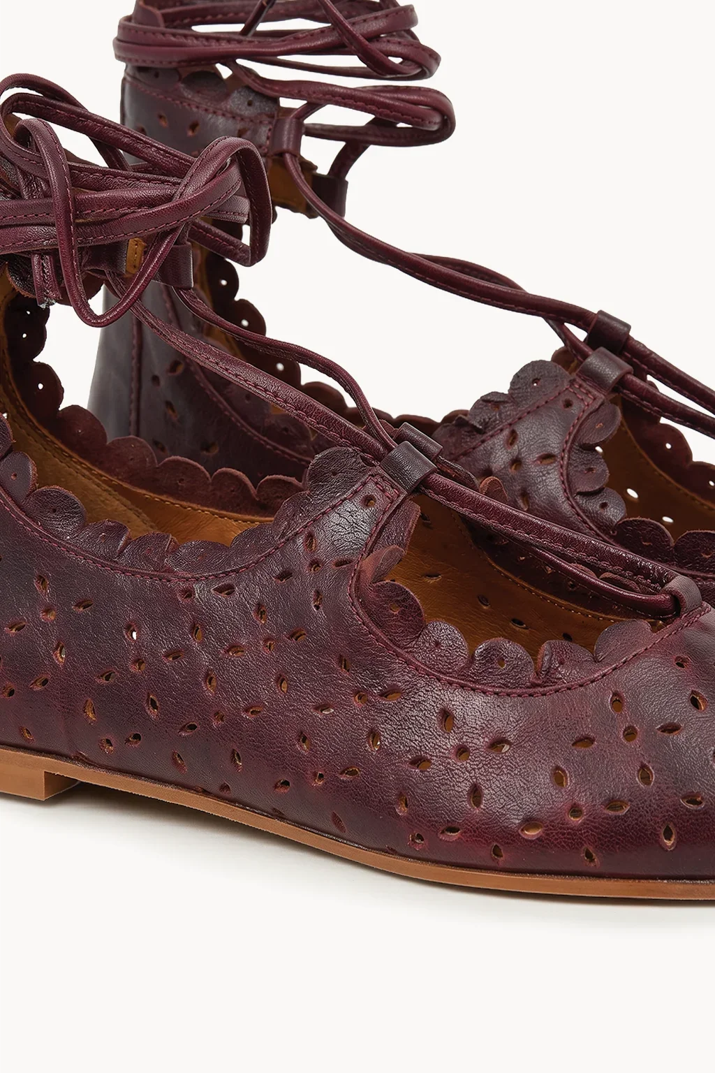 Granada lace-up flat, Burgundy — 02 close-up