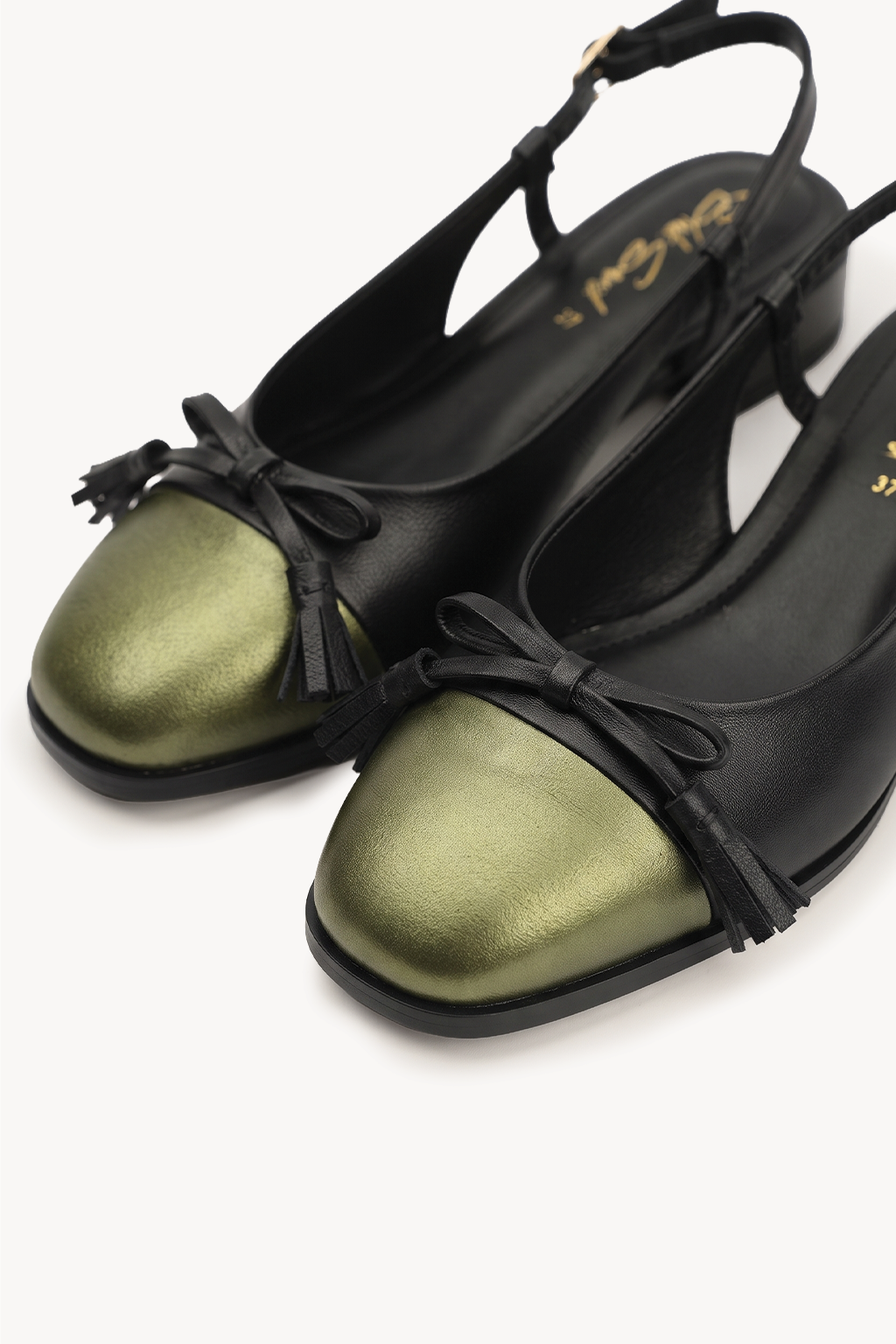 Alquimia Cap-Toe Slingback, Olive & Black — 02 close-up