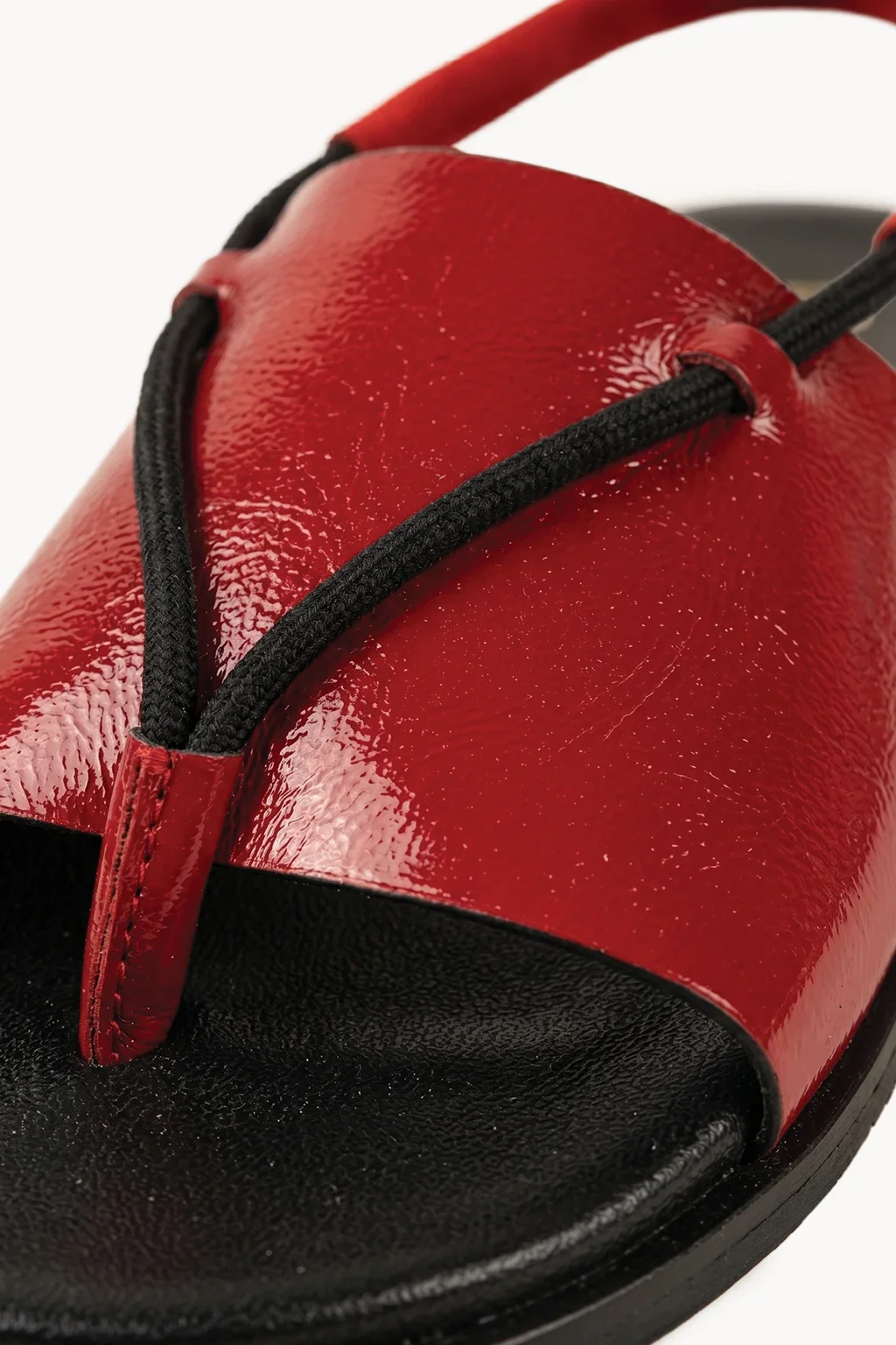 Rojo Soberano Sandal, Red & Black — 02 close-up