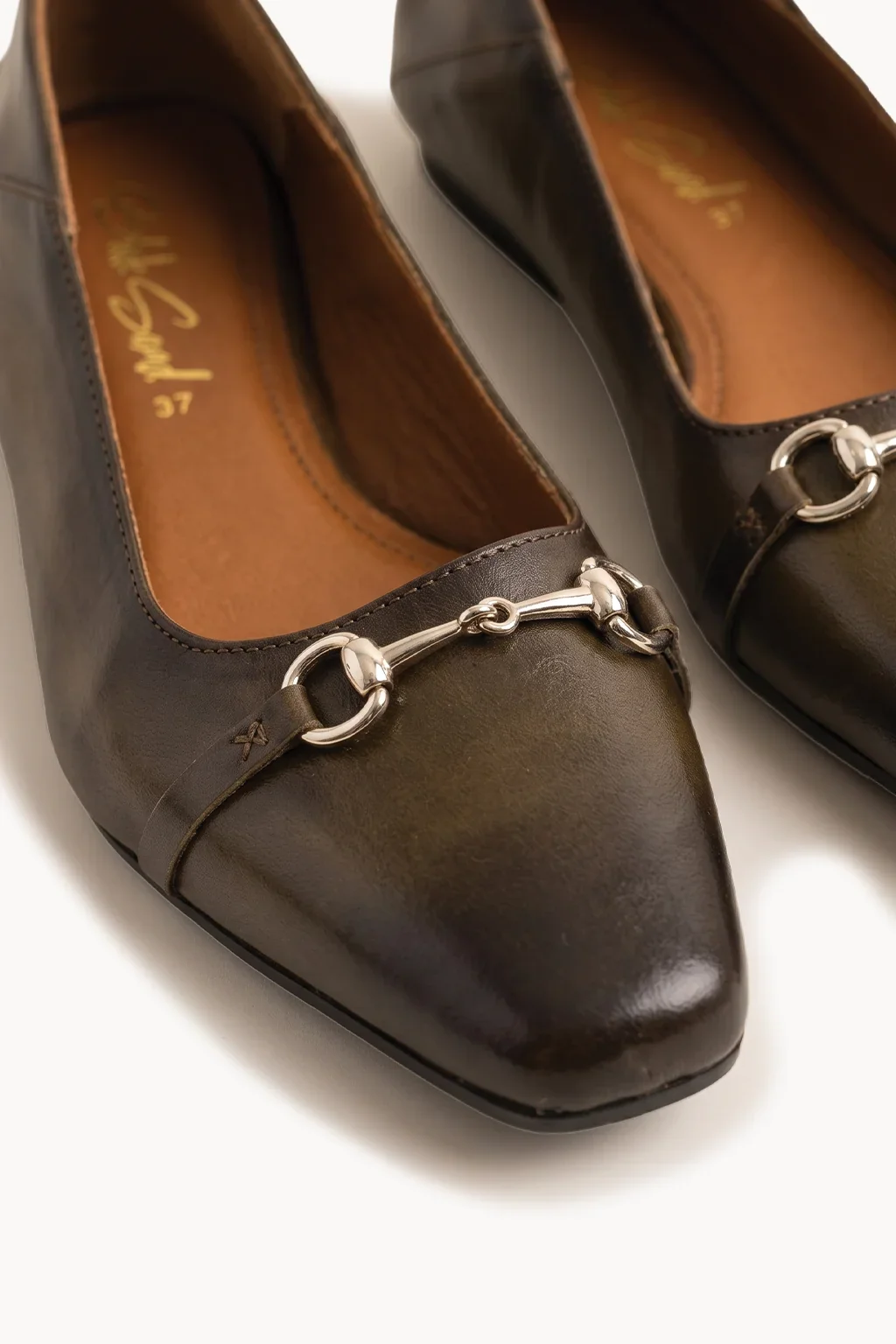 Valeria Atelier Loafer, Olive — 02 close-up