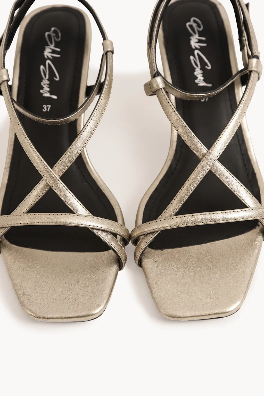 Valeria Nudo Sandal, Pale Gold — 02 close-up