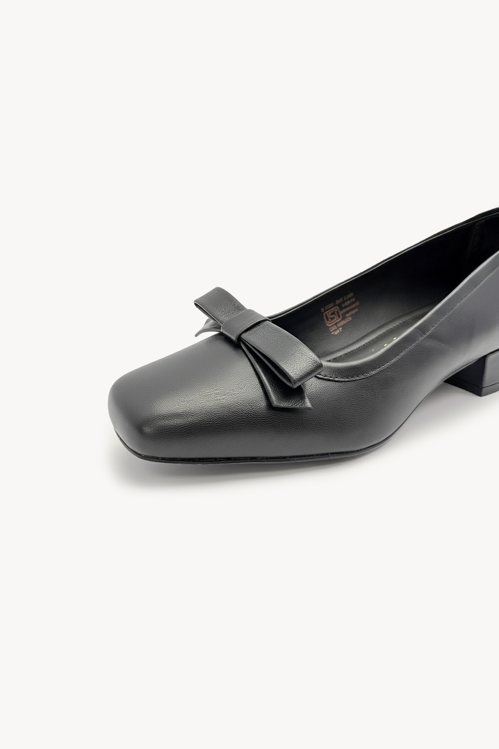 Arco Front Bow Pump Shoes, Black — 05 detail