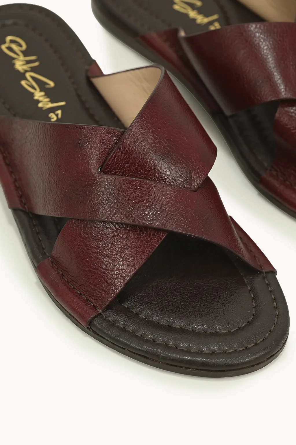 Rioja Cruzada Slide, Burgundy — 02 close-up