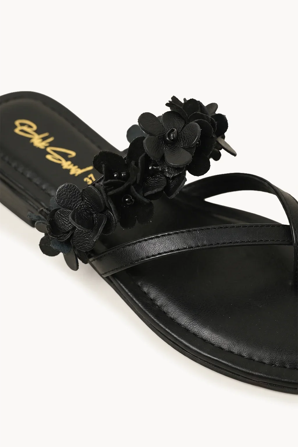 Fiore di Perla Flat Sandal, Black — 02 close-up