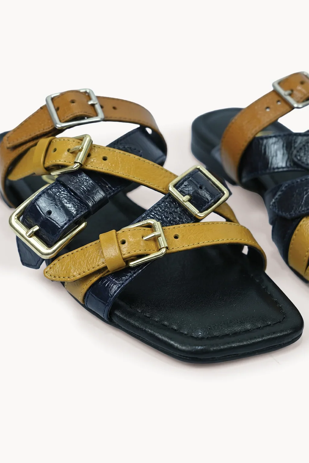 Velluto Riviera Slide, Yellow & Black — 02 close-up