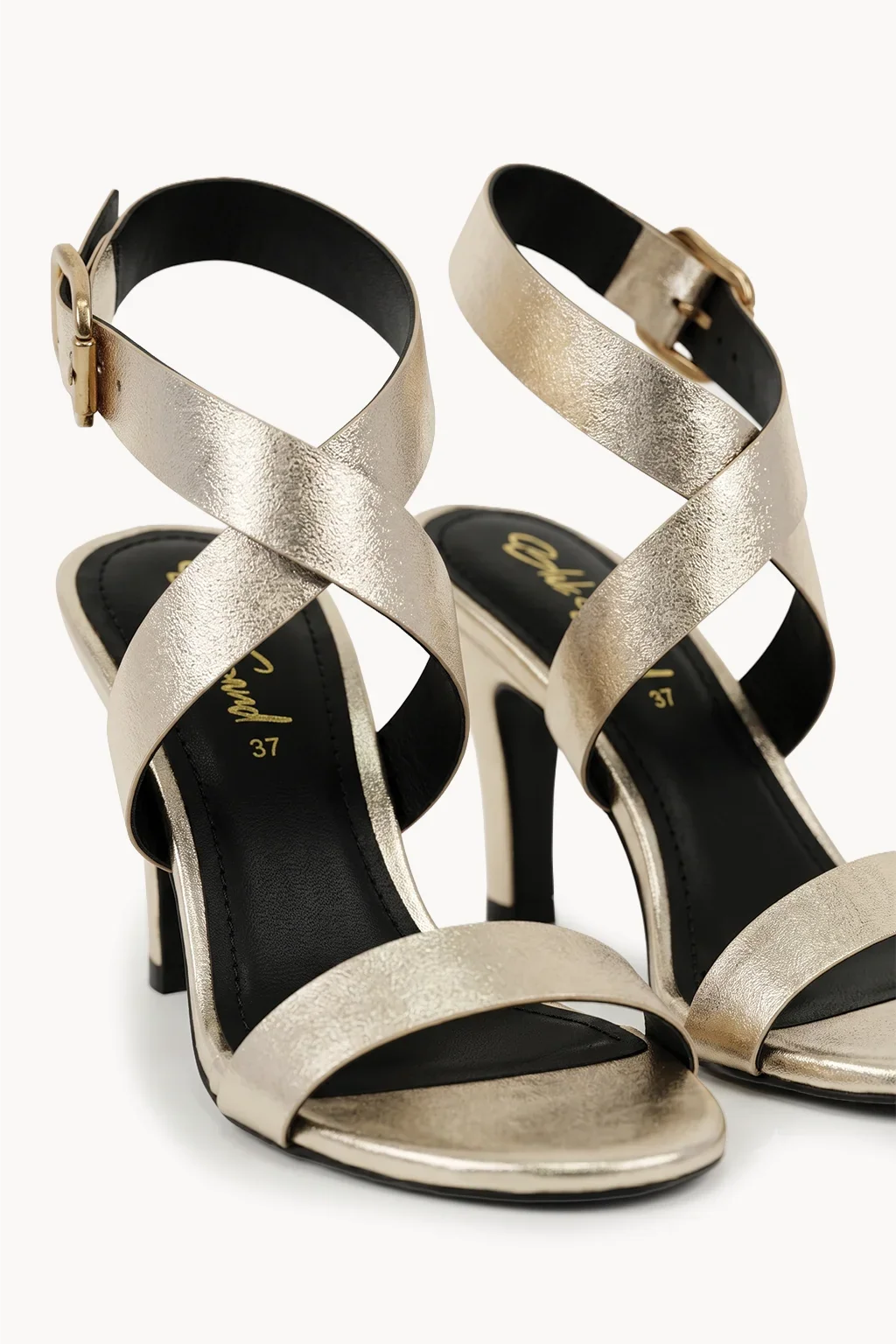 Sevilla Cruz Stiletto, Pale Gold — 02 close-up