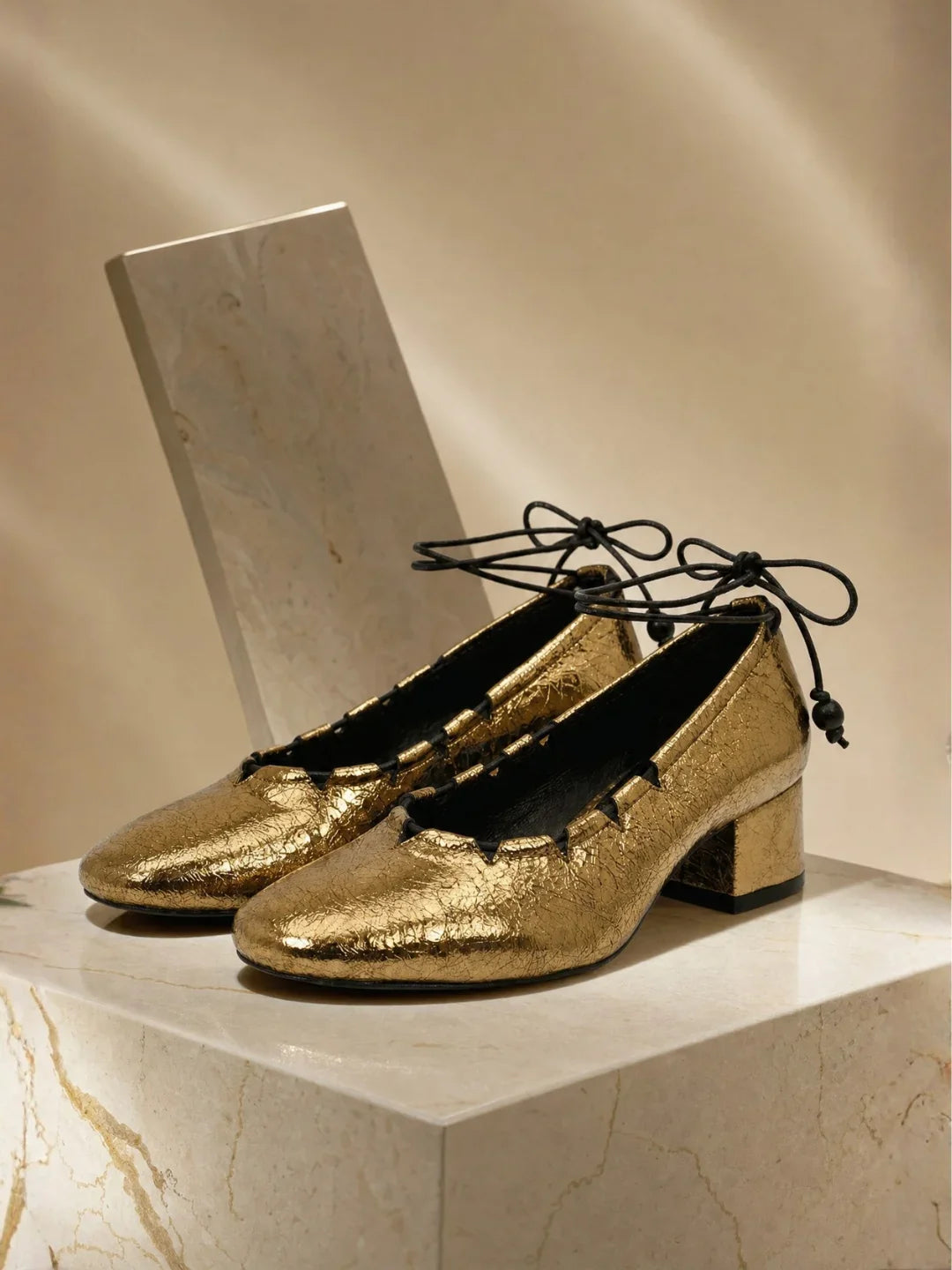 Oro Venezia Lace Pump, Gold — 08 styled