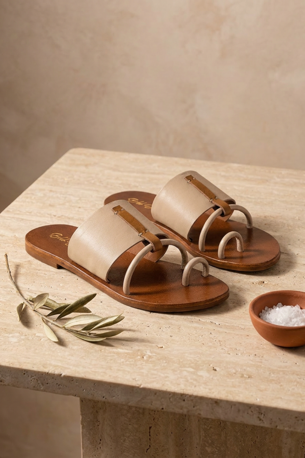 Luce Naturale Slide, Off White — 08 styled