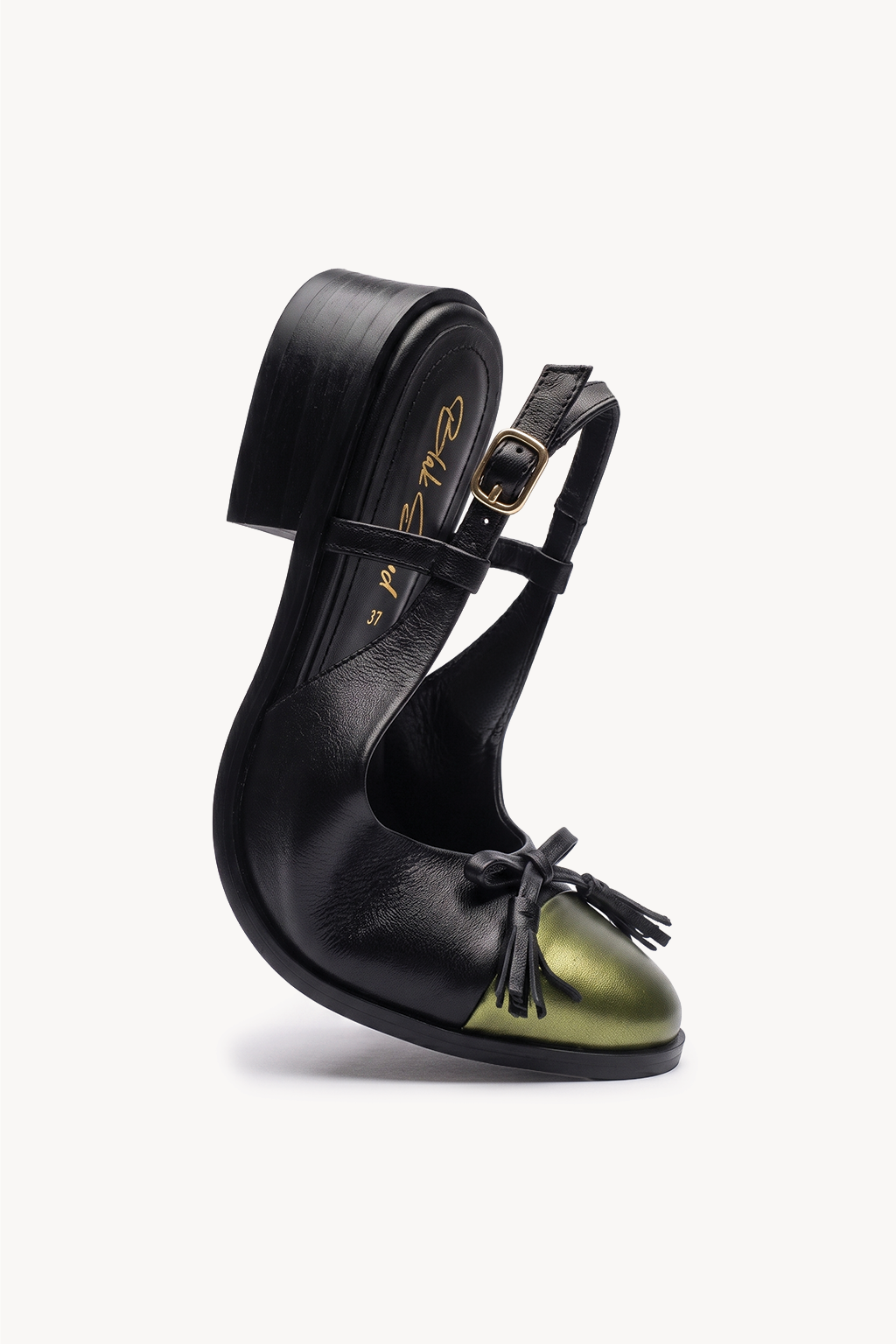 Alquimia Cap-Toe Slingback, Olive & Black — 06 sole