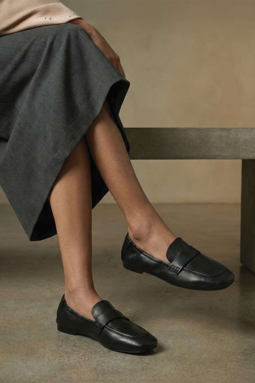 Calm Loafer, Black — 06 on the foot