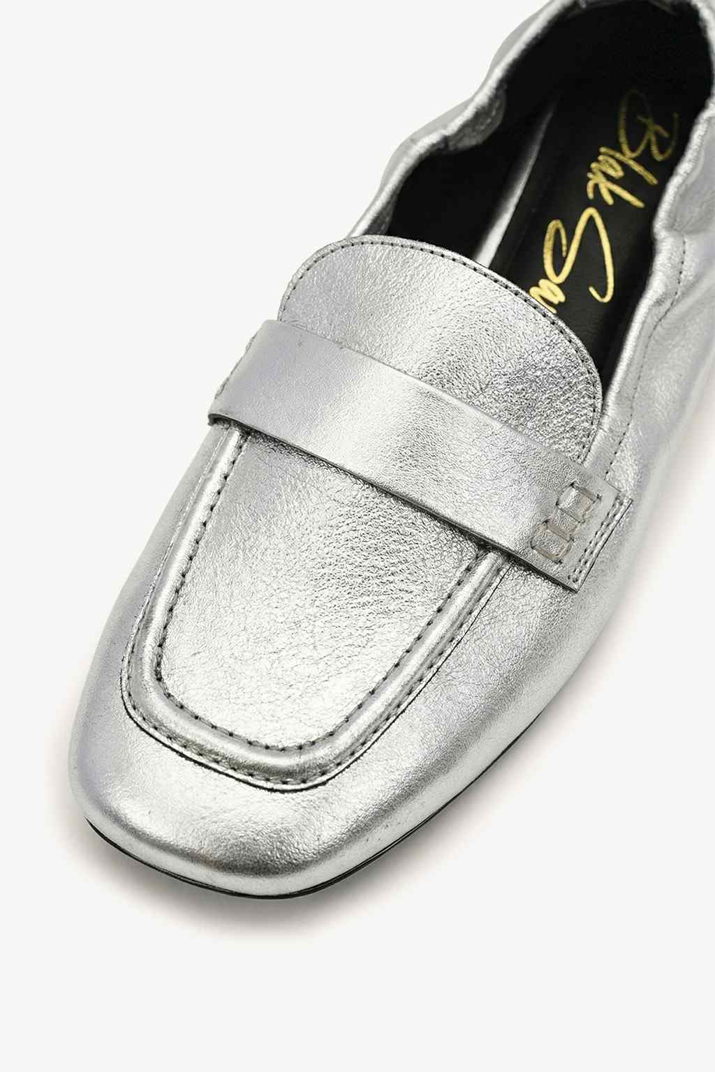 Calm Loafer, Silver — 03 close-up