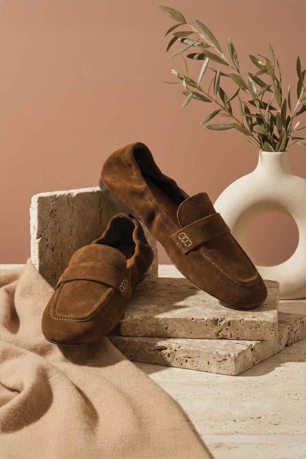 Calm Loafer, Camel — 07 styled