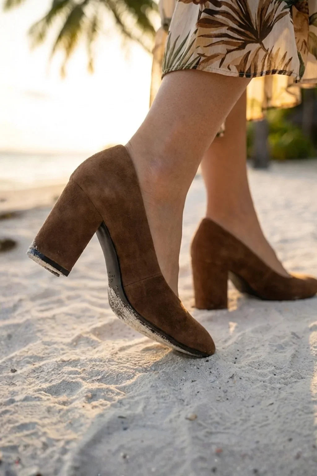 Decollete Camoscio – Block Heel, Brown — 06 on the foot