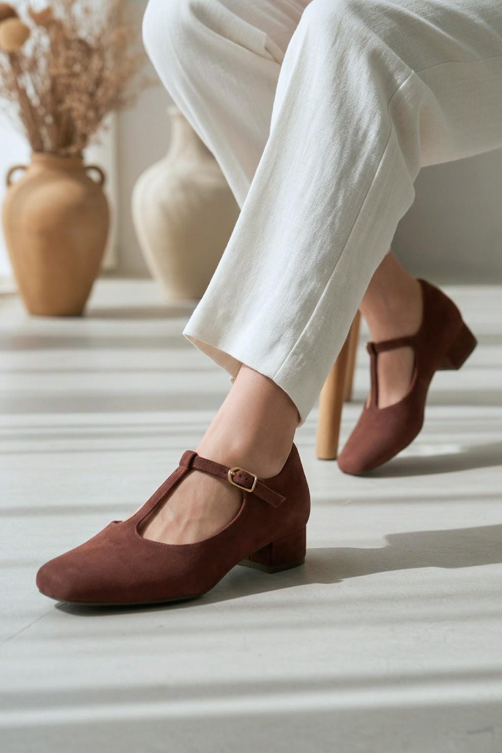 Cintra Mary Jane, Maroon — 06 on the foot