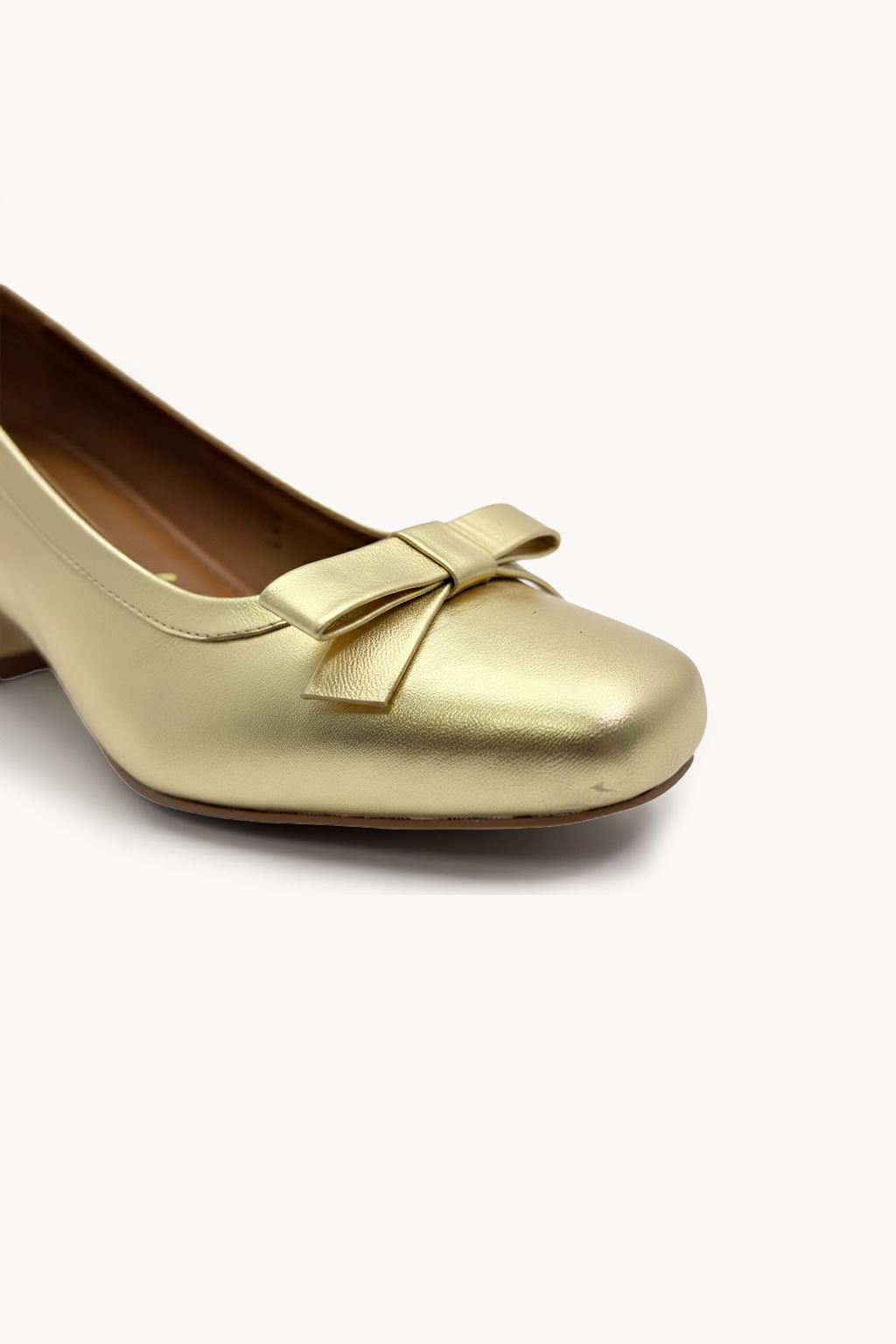Arco Front Bow Pump Shoes, Gold — 02 close-up