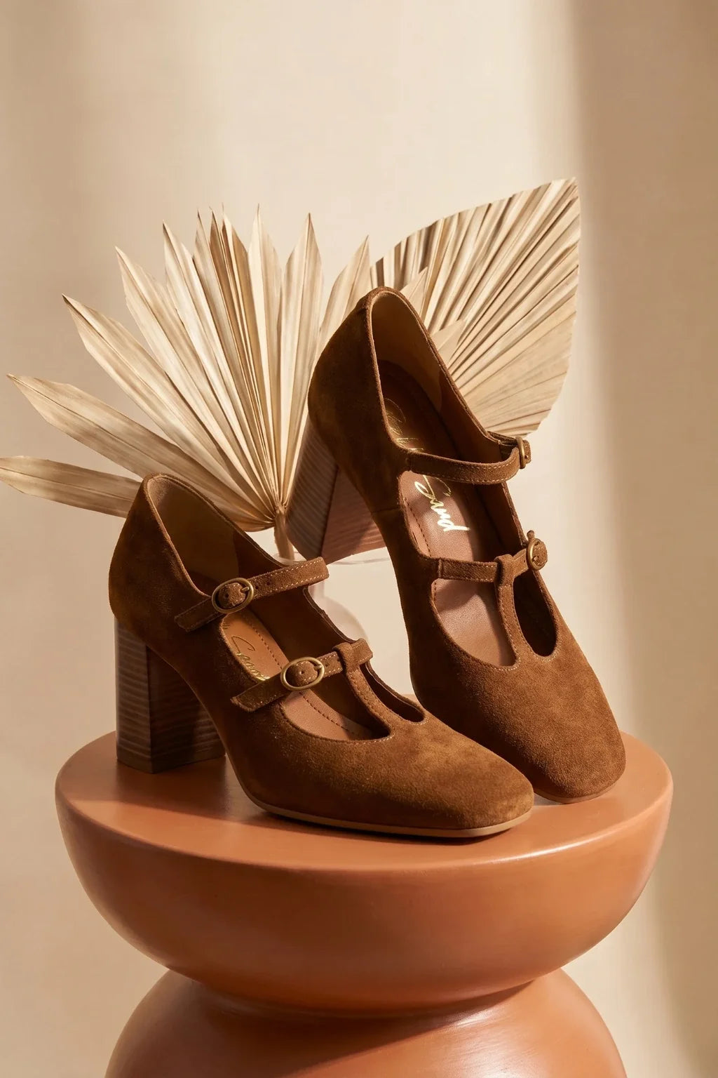 Camoscio Mary Jane, Dark Cognac — 08 styled
