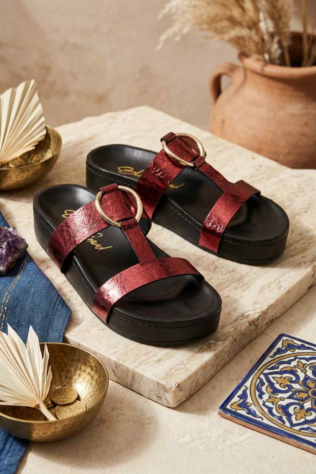 Verdea Noir Slide, Black & Red — 08 styled