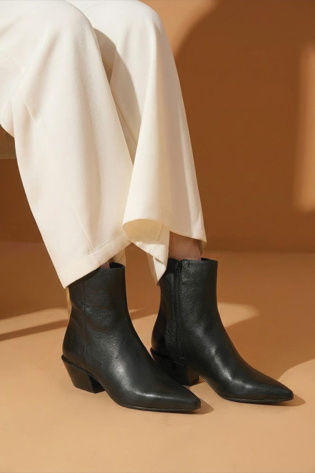 NoirAvenue – Ankle Boots, Black — 06 on the foot