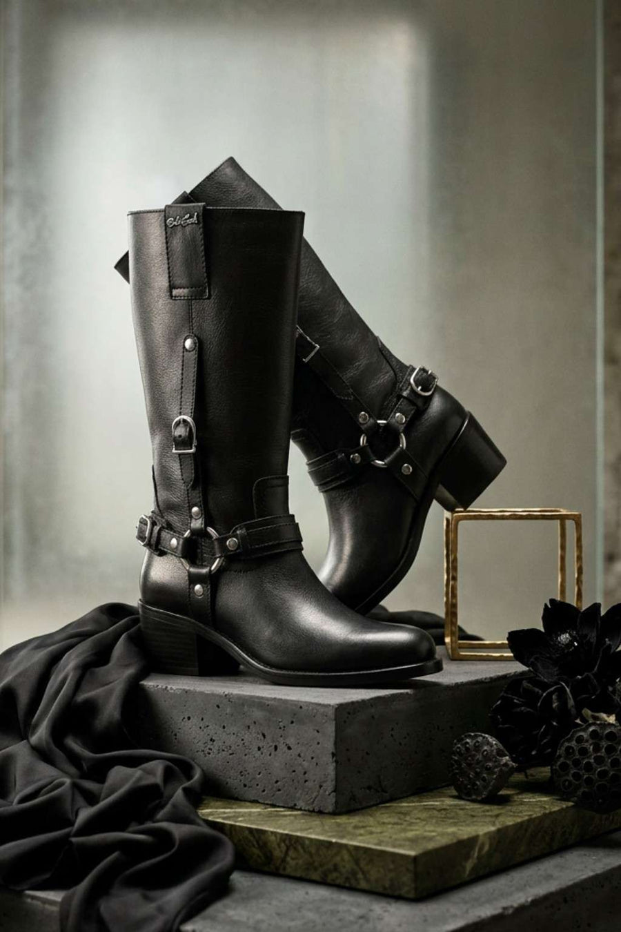 NoirBuckler – Boots