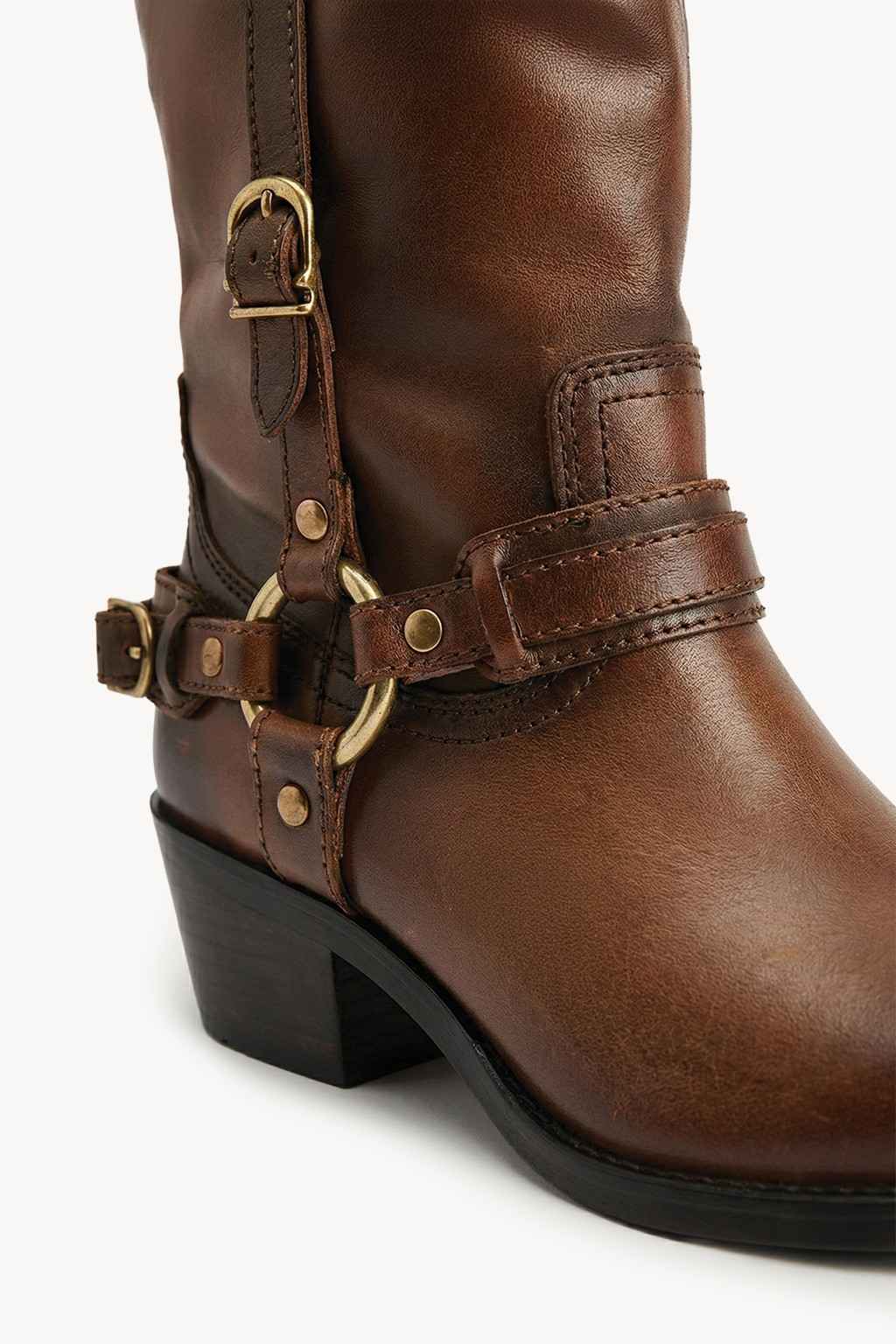 NoirBuckler – Boots, Tan — 02 close-up