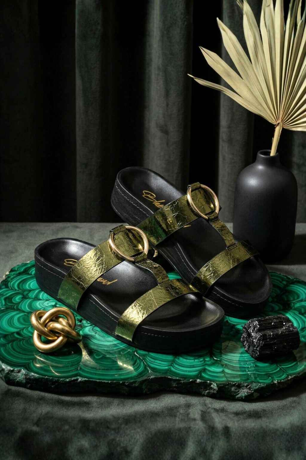 Verdea Noir Slide, Olive — 08 styled