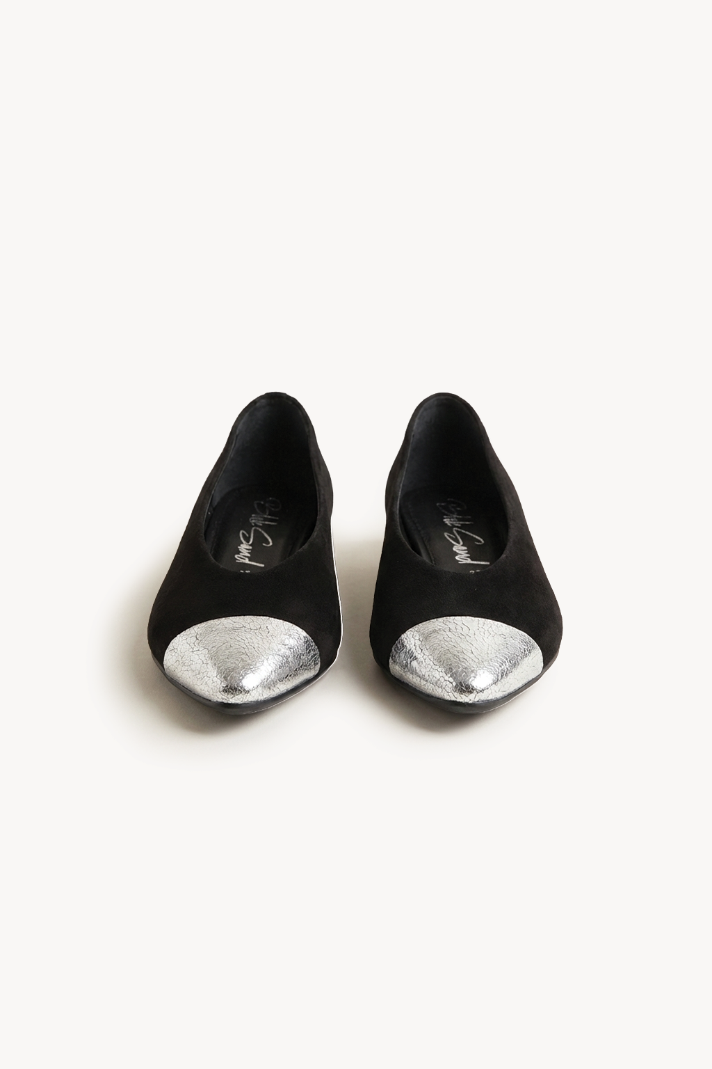 Puntera Flat, Black & Silver — 04 three-quarter
