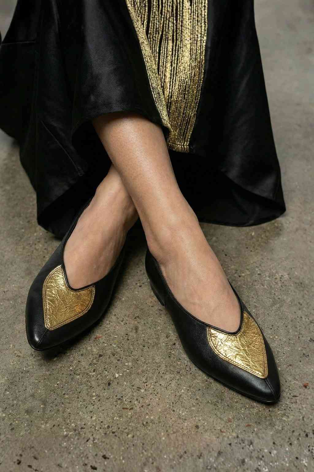 Regnera Flat, Gold — 06 on the foot