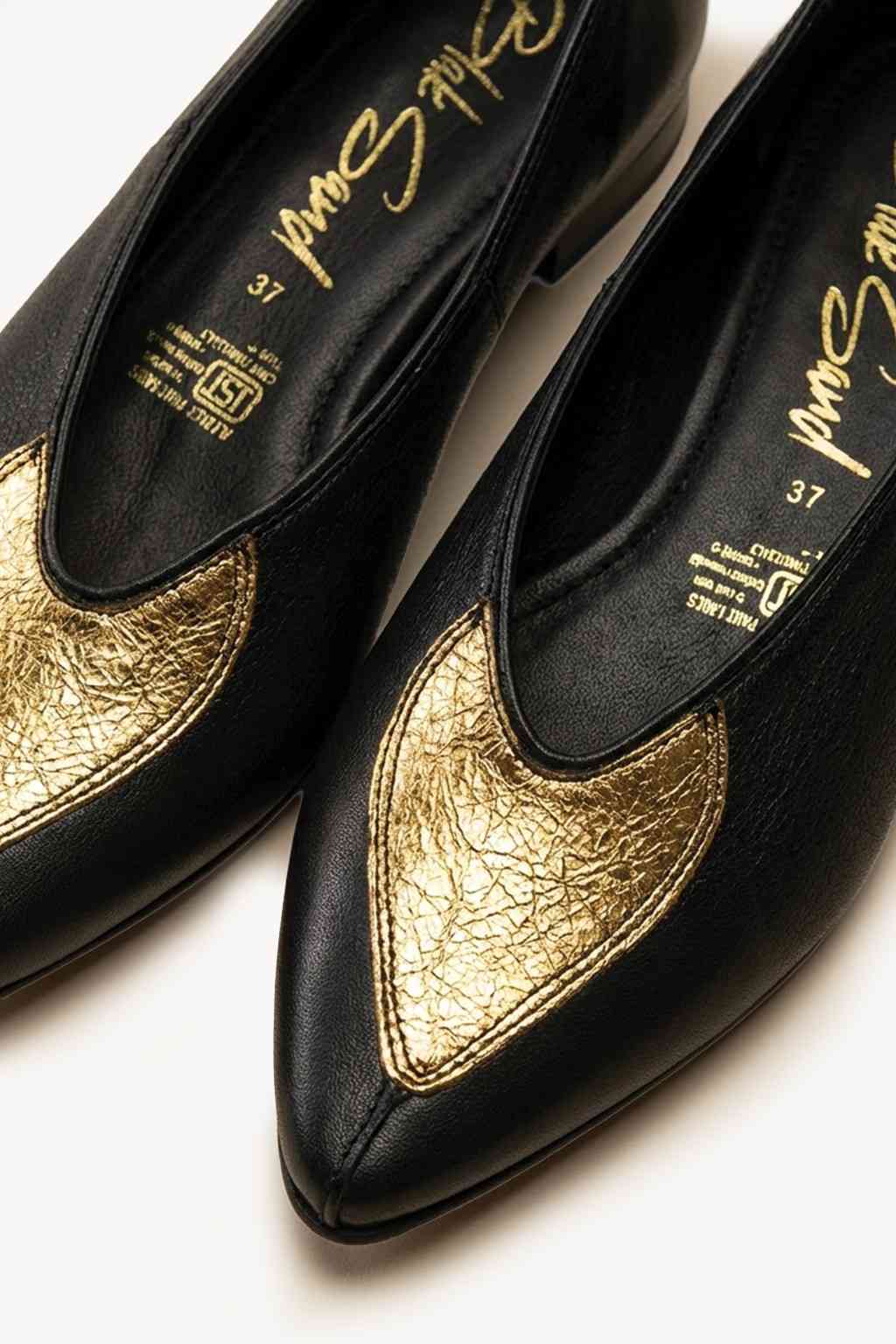 Regnera Flat, Gold — 03 close-up