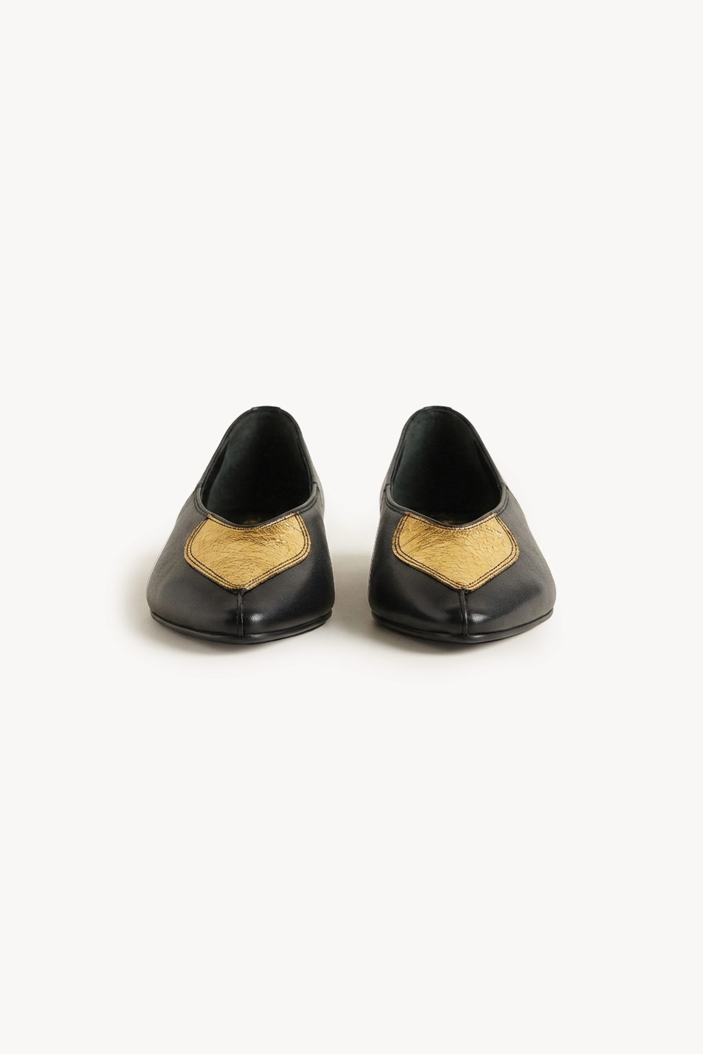 Regnera Flat, Gold — 04 three-quarter