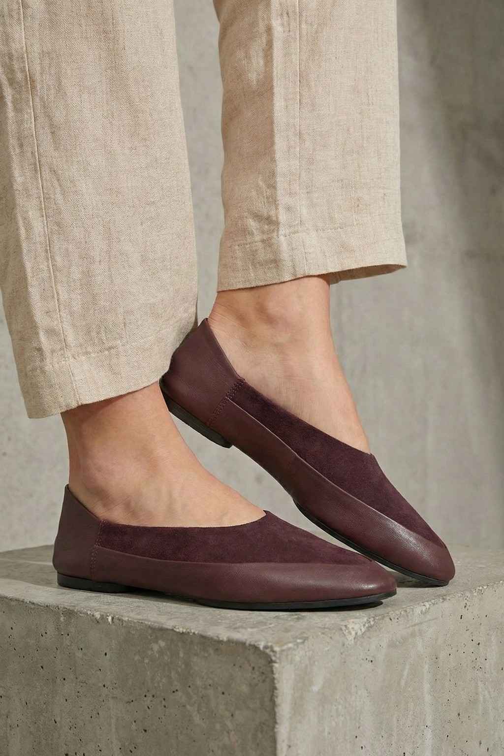Wyntere Loafer, Burgundy — 06 on the foot