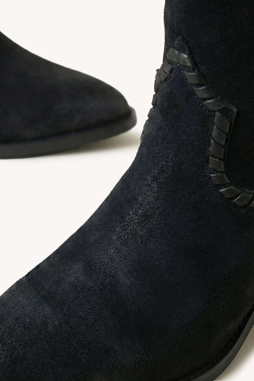 Drelan – Mid Boots with Weaving Detail, Black — 02 close-up