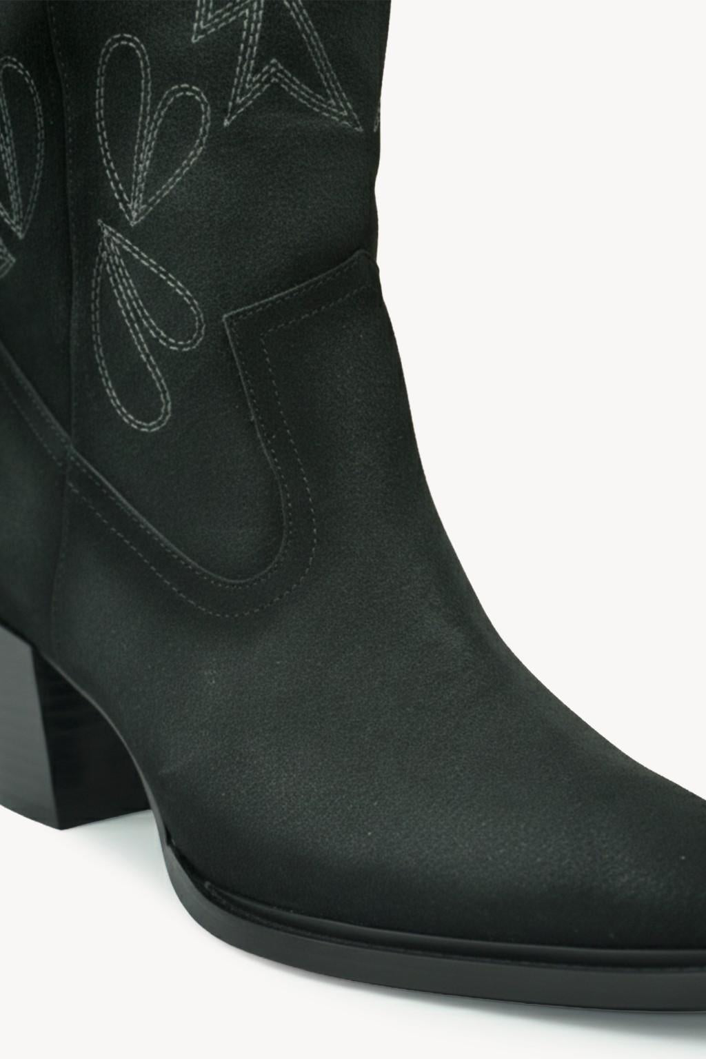 Sundra – Western Style Embroidery Boots, Black — 02 close-up