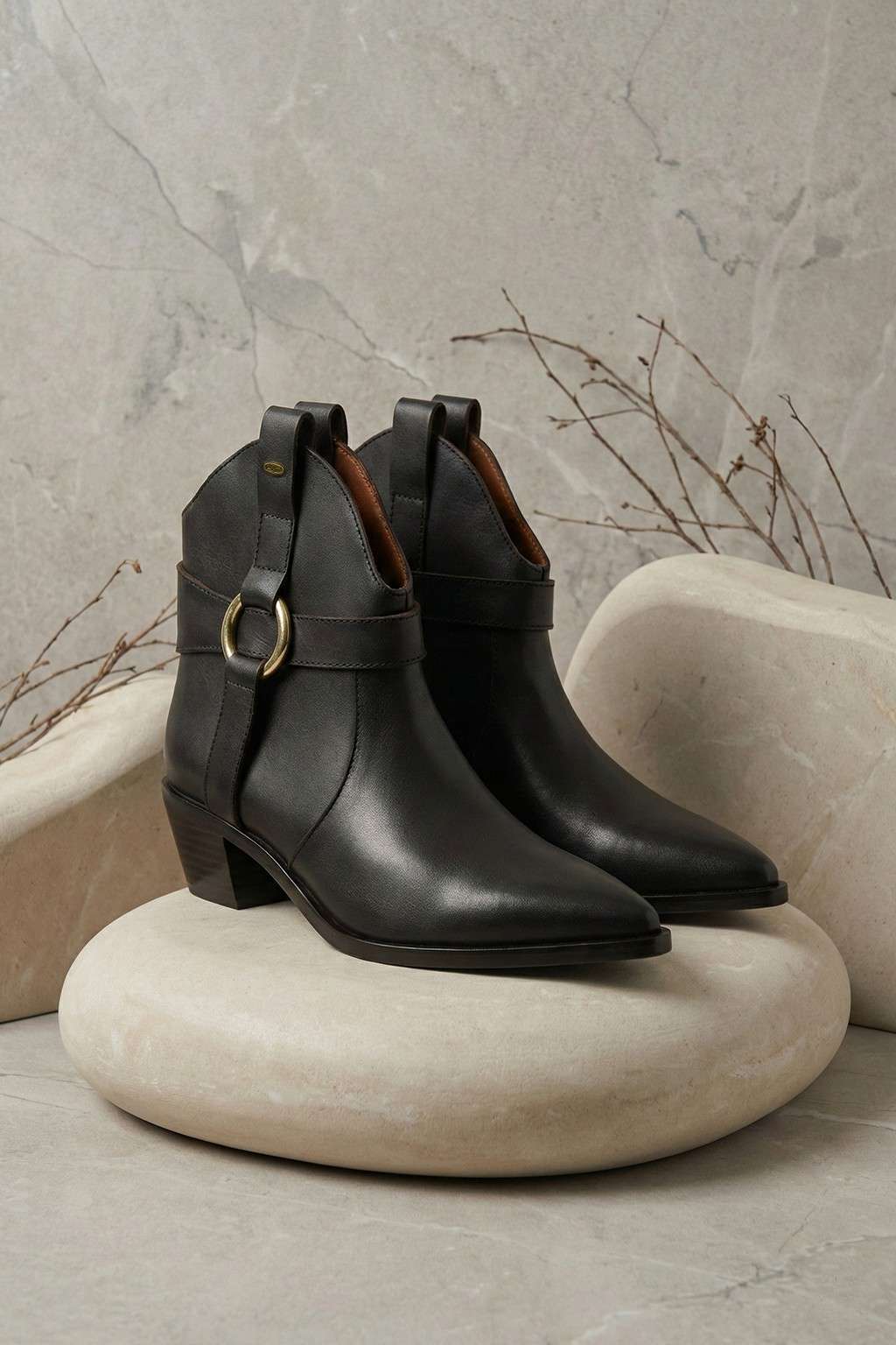 Vael – Saddled with Ring Ankle Boots, Brown — 08 styled