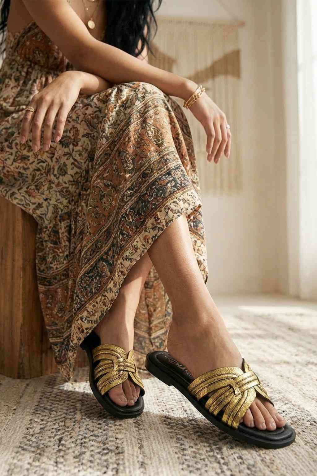 Aurea Noir Slide, Gold — 06 on the foot
