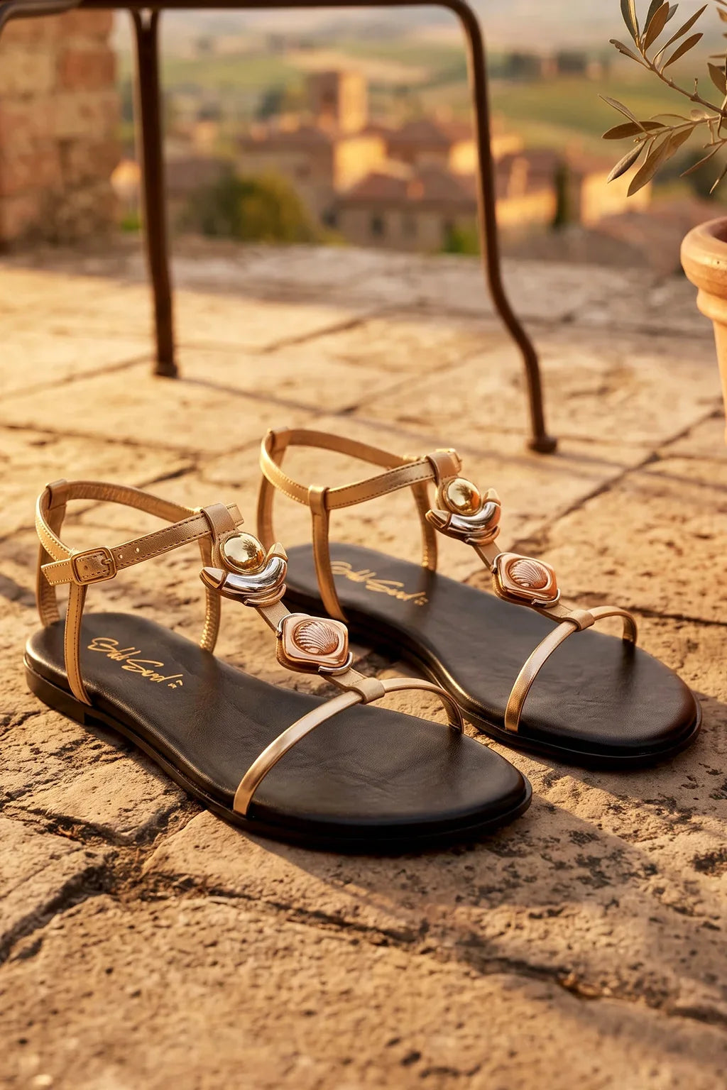 Sandalia Lucía, Gold — 08 styled