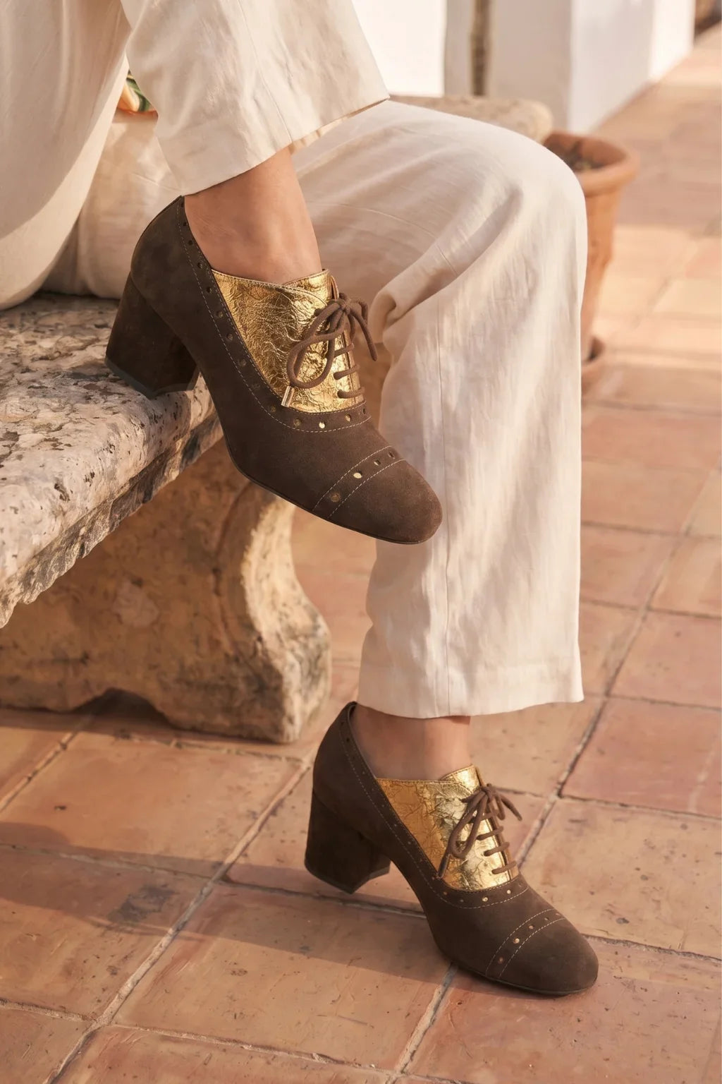 Venezia Oro Brogue Heel, Brown & Gold — 06 on the foot